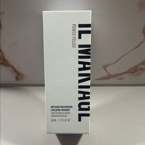IL MAKIAGE Power Polish Exfoliating Treatment in White and Black